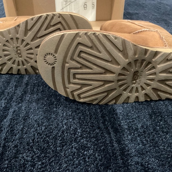 Women’s Ugg Boots Size 8 - Picture 8 of 10